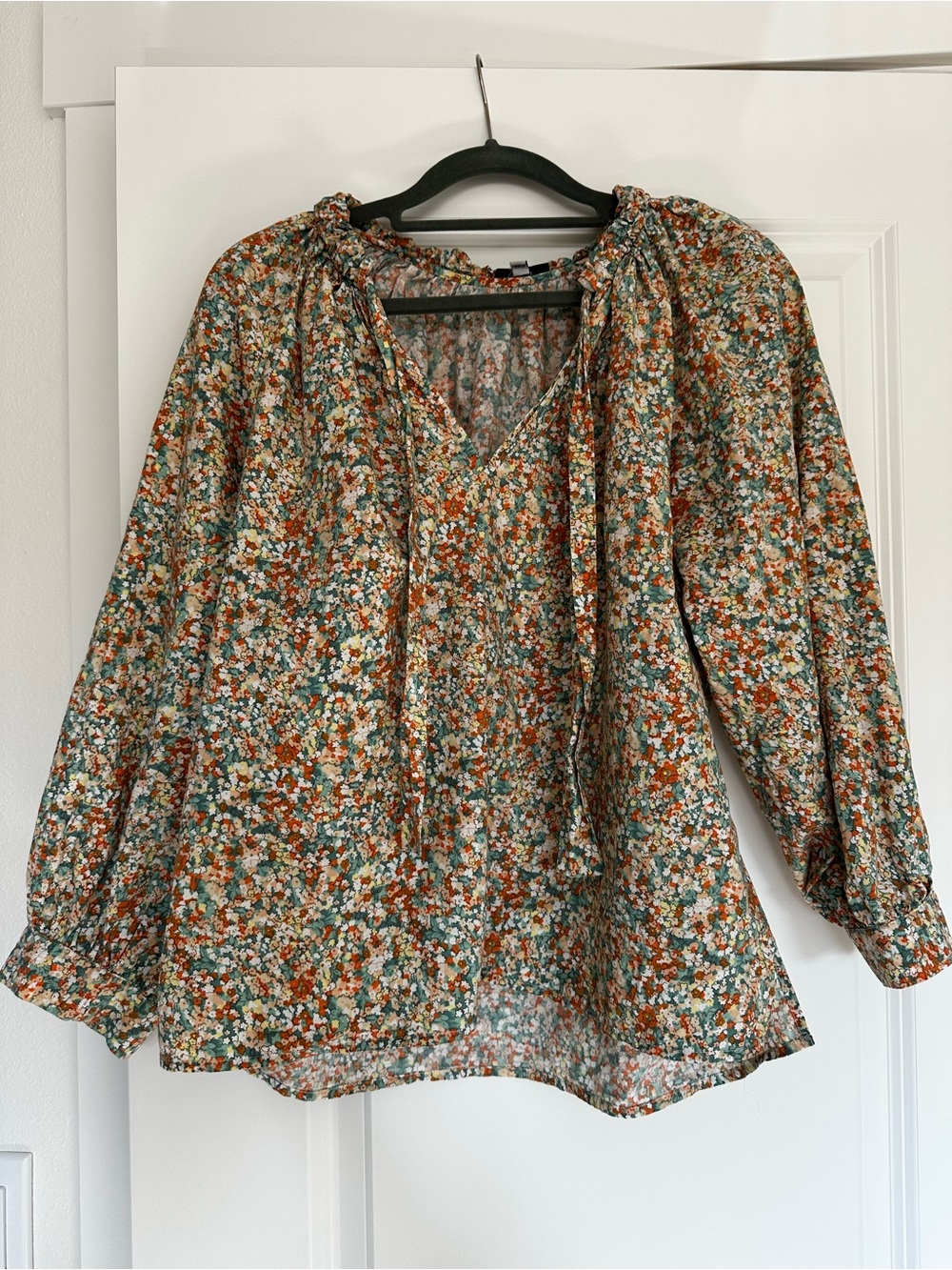 [Rails] Floral Tie-Neck Blouse in Rust & Green